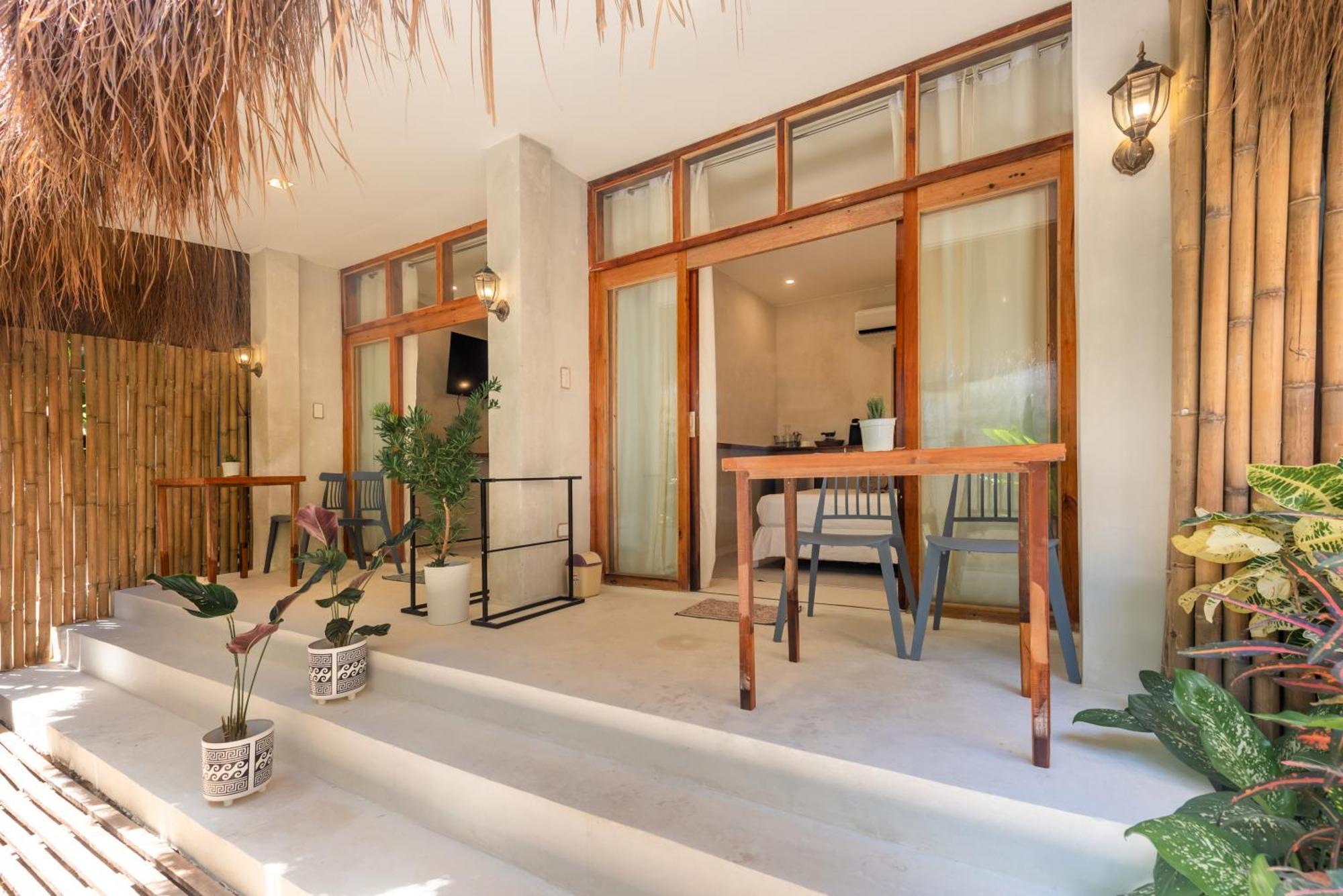 Gratitude Inn General Luna  Luaran gambar